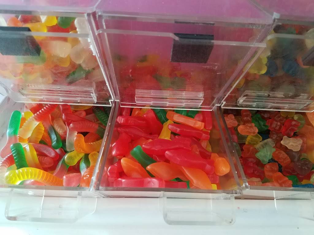 Strongs Sugar Shack | cafe | 98 E High St, Lawrenceburg, IN 47025, USA | 8122902192 OR +1 812-290-2192