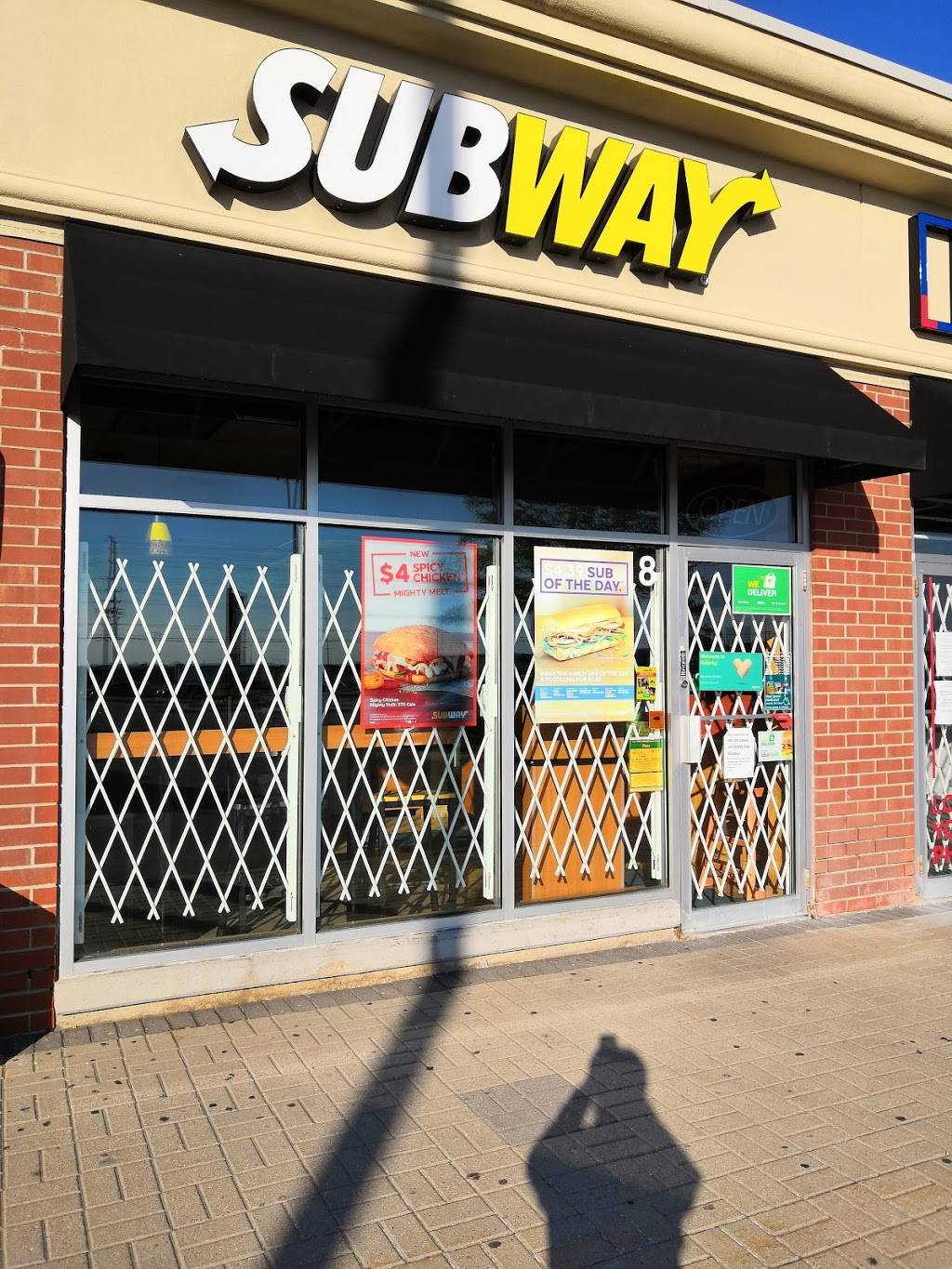 Subway | restaurant | 720 Bristol Rd W unit 8, Mississauga, ON L5R 4A3, Canada | 9055689744 OR +1 905-568-9744