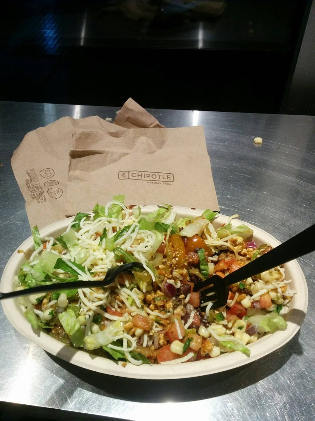Chipotle Mexican Grill | restaurant | 149 8th Ave, New York, NY 10011, USA | 2126204015 OR +1 212-620-4015