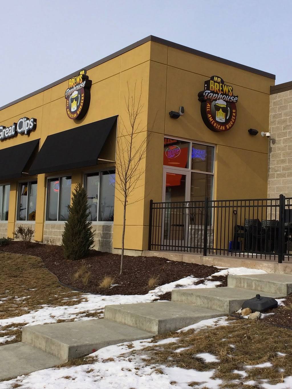 Mr Brews Taphouse Verona | restaurant | 611 Hometown Circle Suite 104 Suite 104, Verona, WI 53593, USA | 6084973007 OR +1 608-497-3007