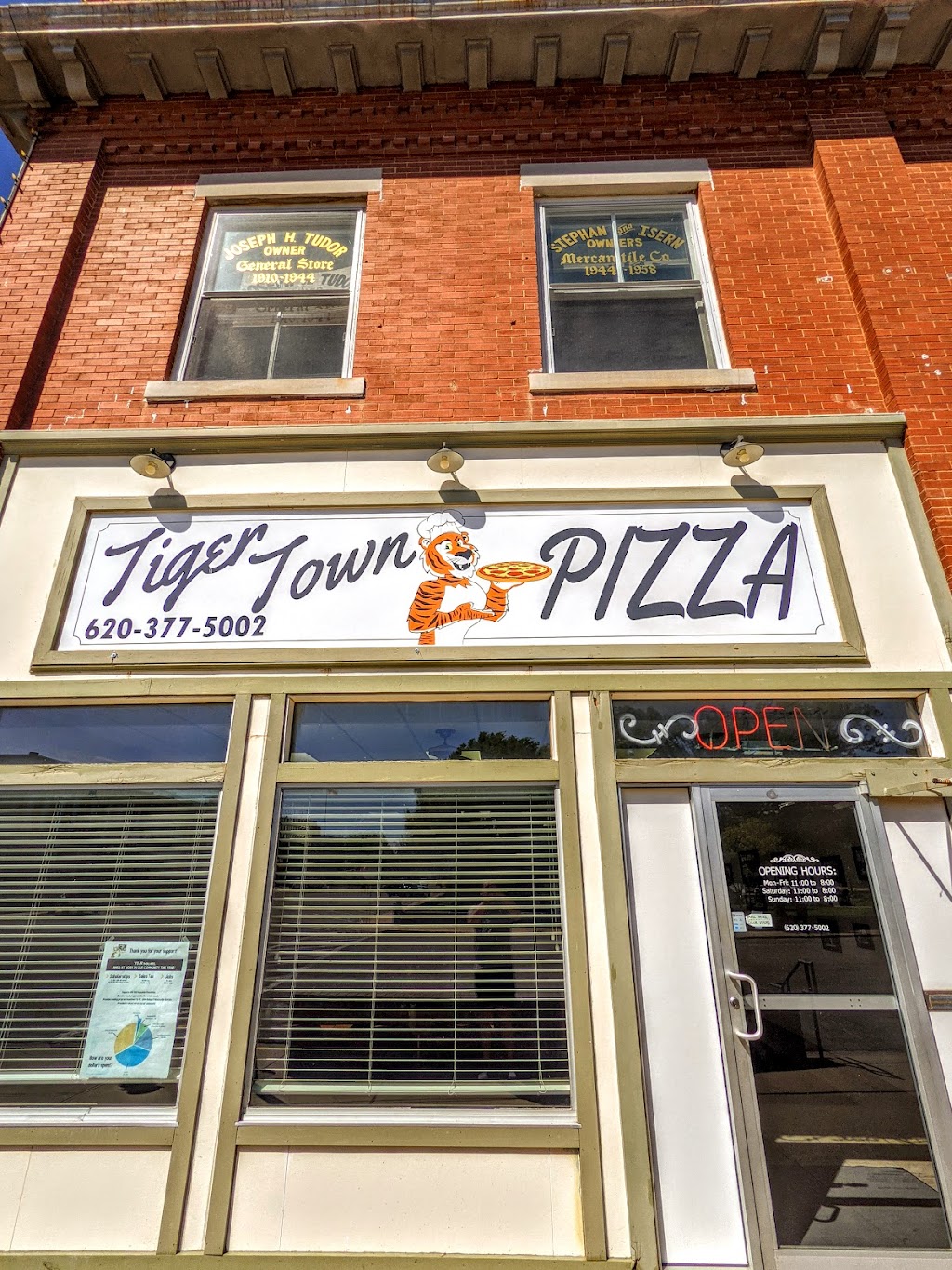 Tiger Town Pizza | restaurant | 302 N Main St, St John, KS 67576, USA | 6203775002 OR +1 620-377-5002