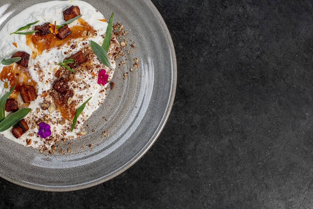 The Apis Hotel & Restaurant | restaurant | 614 56th St, Kenosha, WI 53140, USA | 2622207120 OR +1 262-220-7120