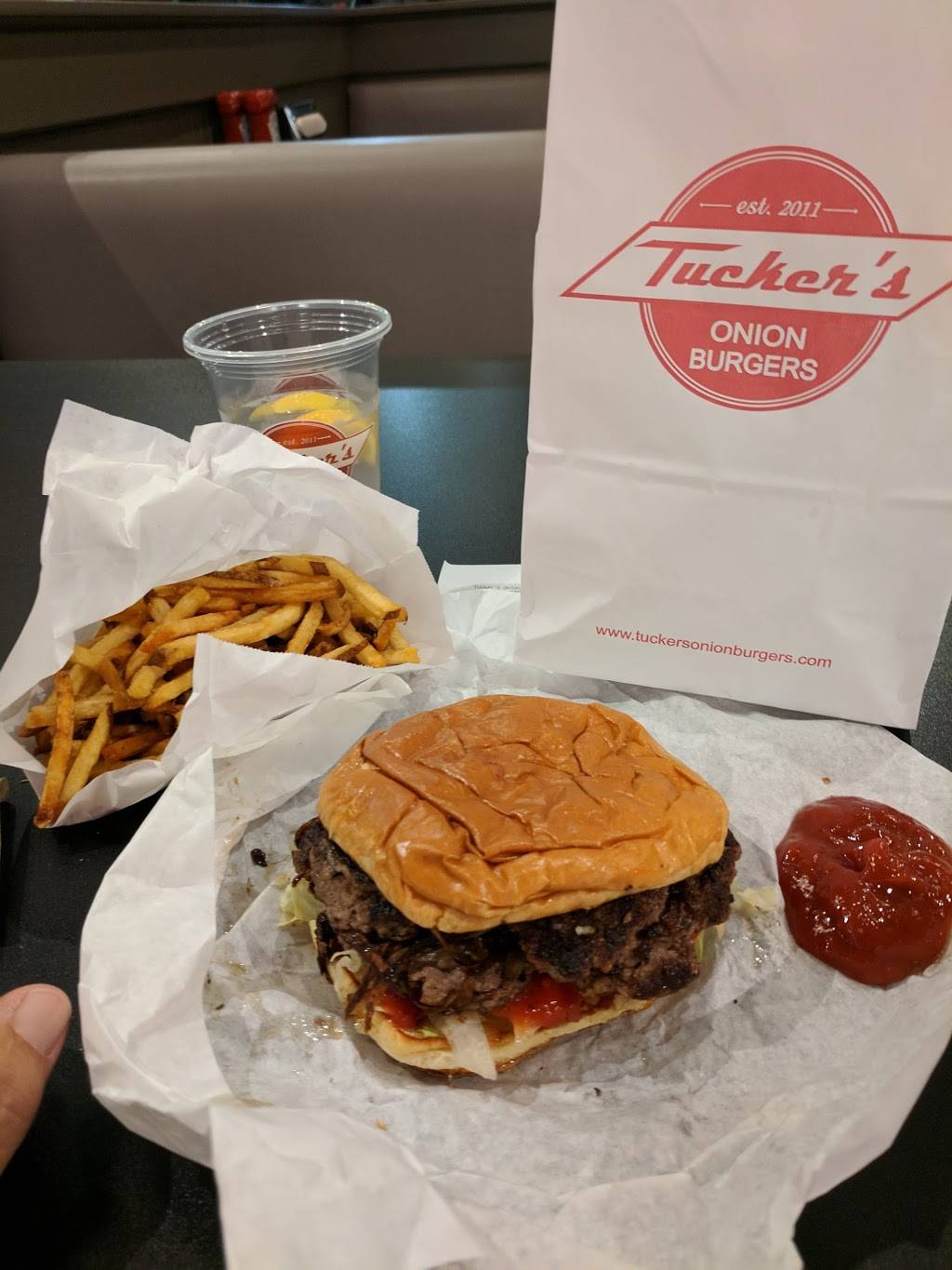 Tuckers Onion Burgers | restaurant | 2166 24th Ave NW, Norman, OK 73069, USA | 4055617373 OR +1 405-561-7373