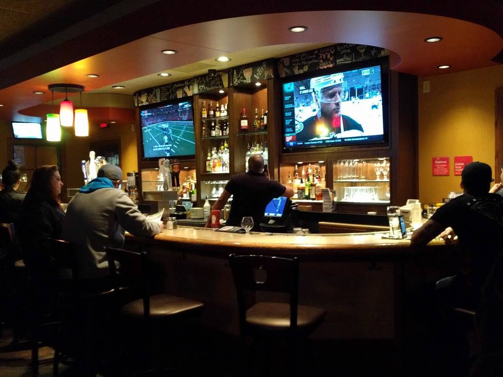 Applebees Grill + Bar | restaurant | 270 W Holt Ave, Milwaukee, WI 53207, USA | 4144890874 OR +1 414-489-0874