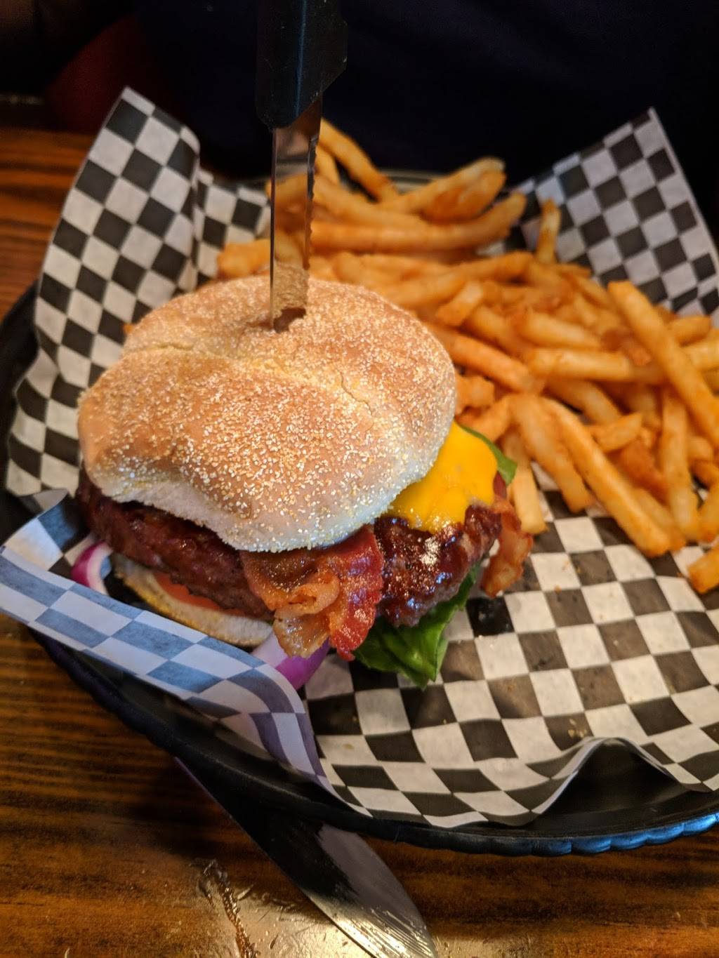 Sticky Fingers Ribhouse | meal takeaway | 3 Market Point Dr, Greenville, SC 29607, USA | 8644587427 OR +1 864-458-7427