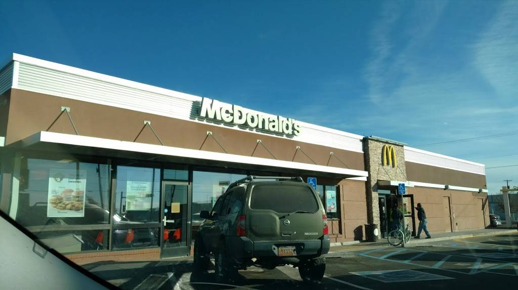 McDonalds | cafe | 652 Main St NE, Los Lunas, NM 87031, USA | 5058657370 OR +1 505-865-7370