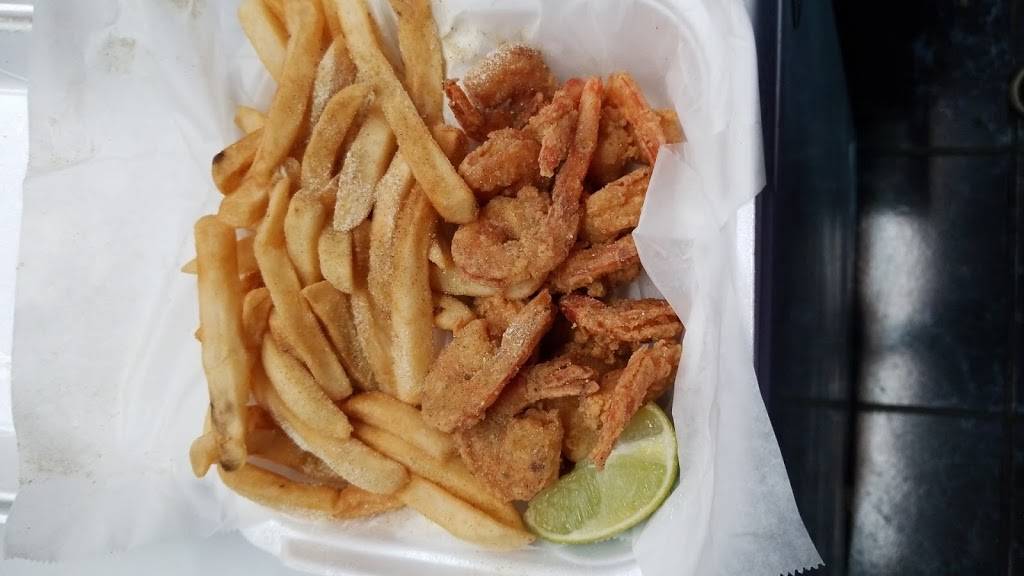 Snappers Fish & Chicken | restaurant | 6700 NW 7th Ave, Miami, FL 33150, USA | 3056937722 OR +1 305-693-7722
