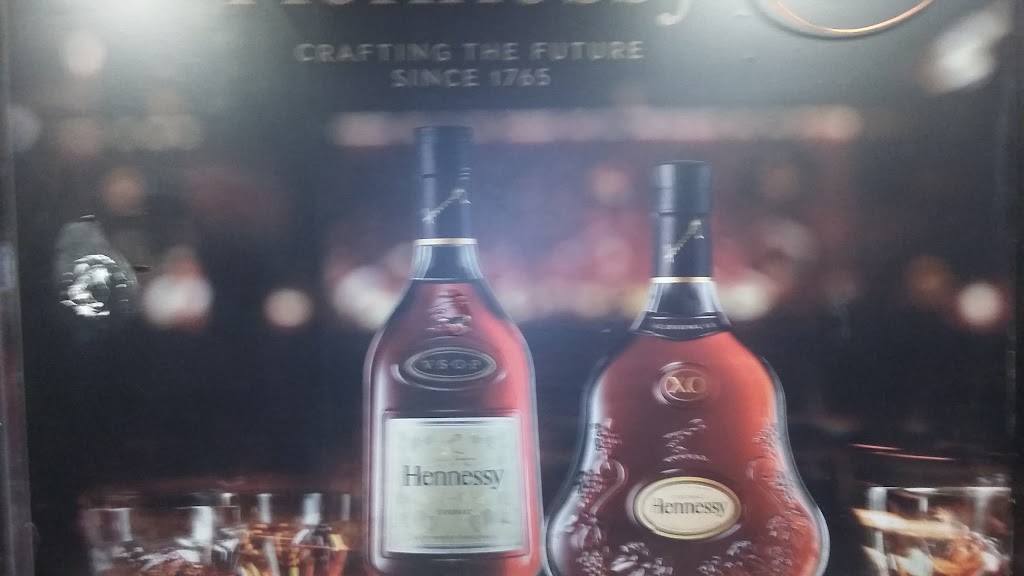 Legends Legendary Lounge & Venue | restaurant | 2523 W Broadway, Louisville, KY 40211, USA | 5023893961 OR +1 502-389-3961