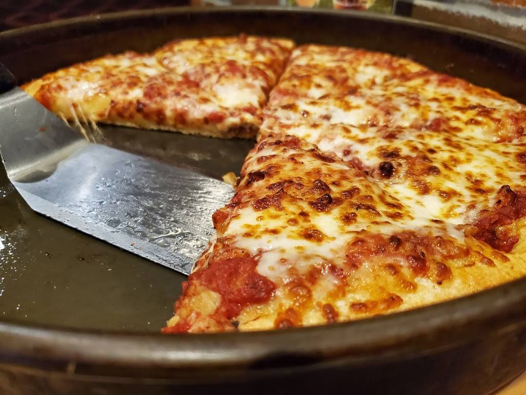 Old Chicago | restaurant | 545 Wakarusa Dr, Lawrence, KS 66049, USA | 7858562739 OR +1 785-856-2739