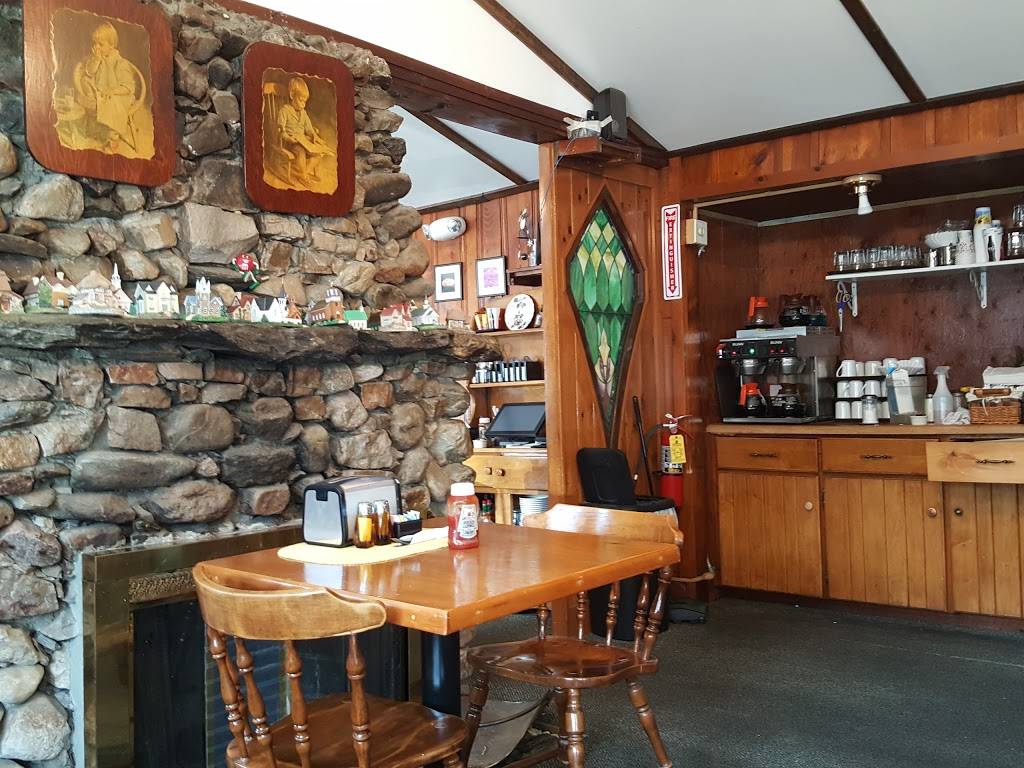 The Country House Restaurant | restaurant | 663 US-7, Pittsford, VT 05763, USA | 8027727936 OR +1 802-772-7936