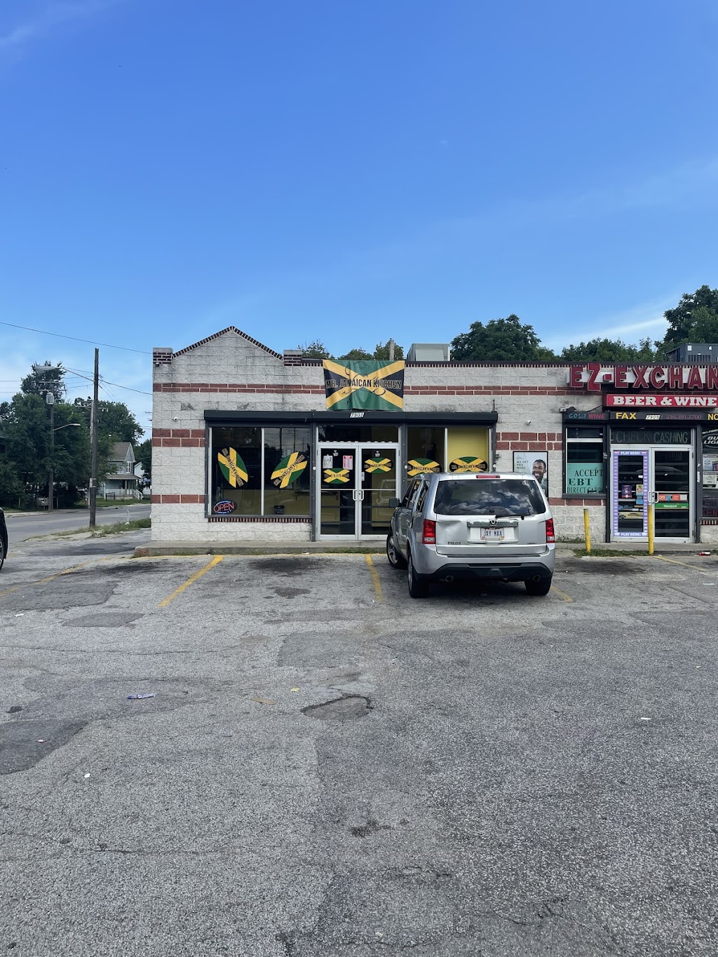 Mr. Jamaican Kitchen | restaurant | 7903 Superior Ave, Cleveland, OH 44103, USA | 2166750150 OR +1 216-675-0150