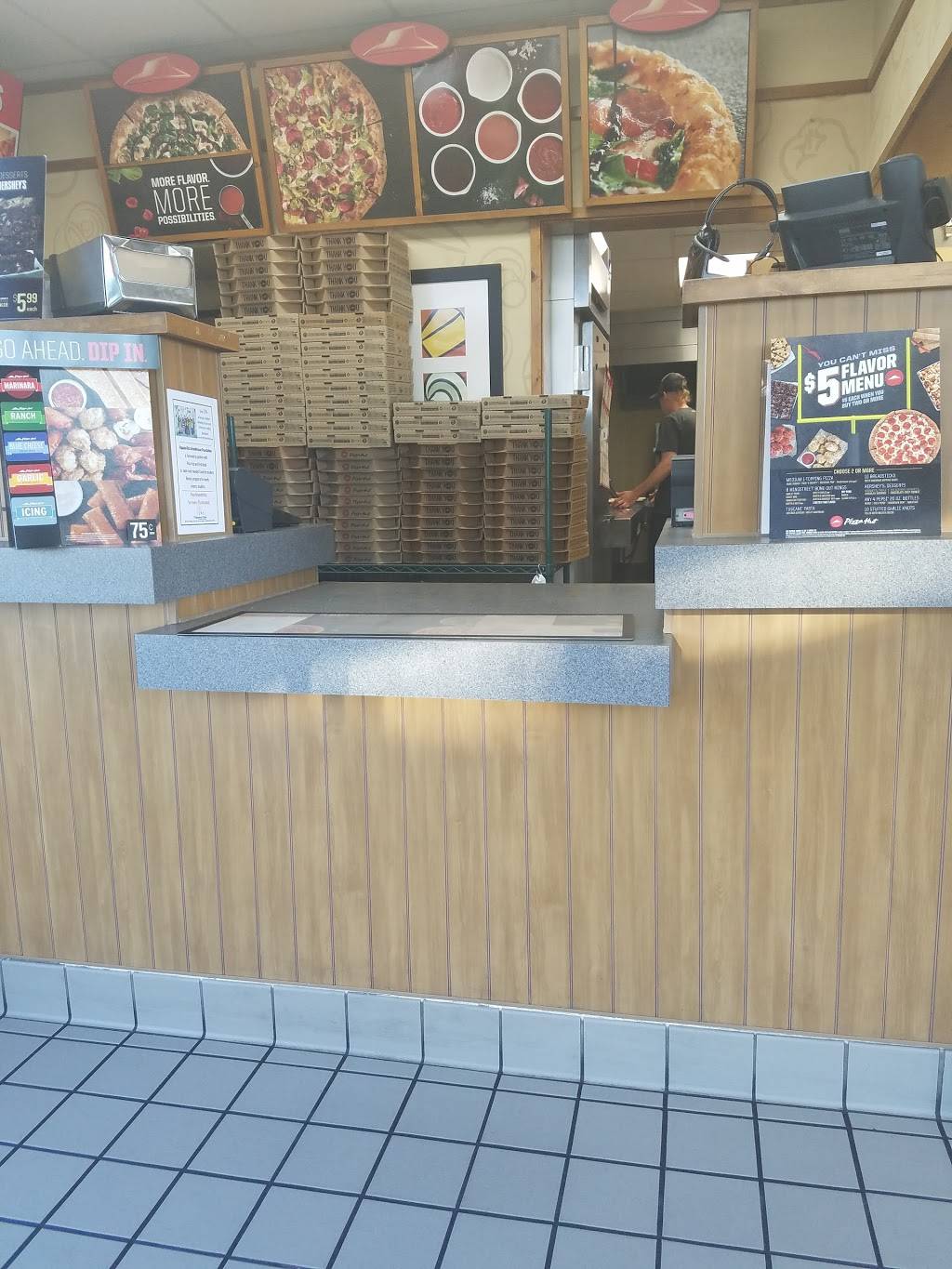 Pizza Hut | restaurant | 1901 W Main St, Mesa, AZ 85201, USA | 4808272688 OR +1 480-827-2688