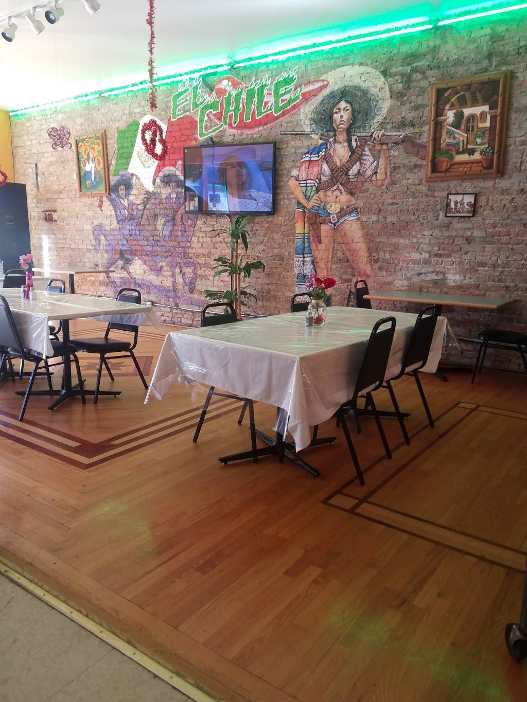 El Chile Restaurant and Pancake House | meal takeaway | 3040 W Montrose Ave, Chicago, IL 60618, USA | 7732937882 OR +1 773-293-7882