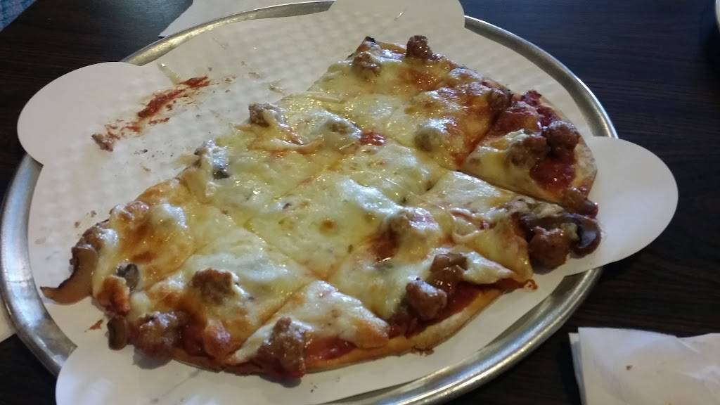 Carbones Pizzeria | meal delivery | 810 Lake St S, Forest Lake, MN 55025, USA | 6514647570 OR +1 651-464-7570