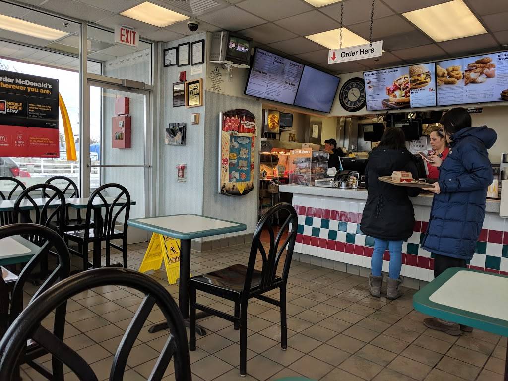 McDonalds | cafe | 114 Broadway, Malden, MA 02148, USA | 7813224443 OR +1 781-322-4443