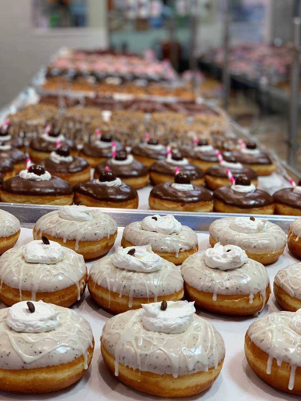 Surfside Donuts and Coffee | bakery | 603 Dolliver St, Pismo Beach, CA 93449, USA | 8052956069 OR +1 805-295-6069