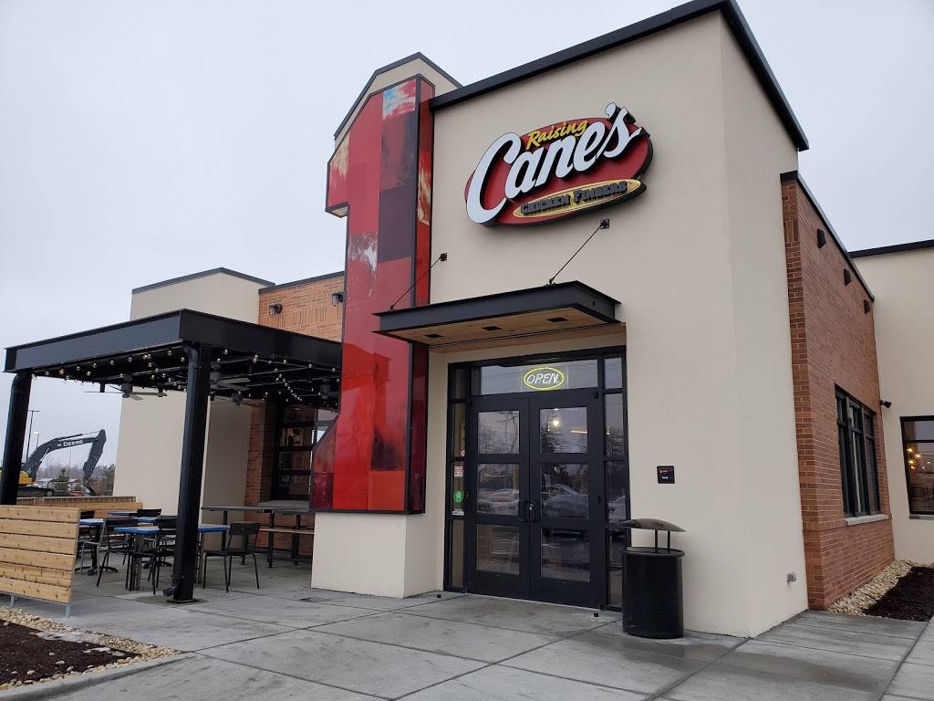 Raising Canes Chicken Fingers | meal takeaway | 60 W 63rd St, Westmont, IL 60559, USA | 6309684799 OR +1 630-968-4799