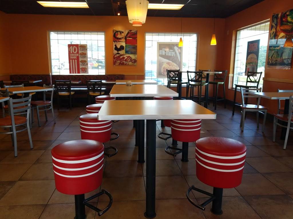 KFC | restaurant | 10 Plaza Dr, Clear Lake, IA 50428, USA | 6413576050 OR +1 641-357-6050