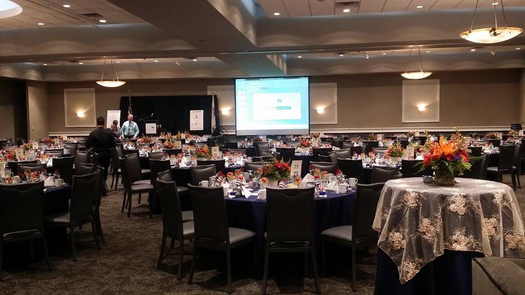 Giovannis Restaurant & Convention Center | restaurant | 610 N Bell School Rd, Rockford, IL 61107, USA | 8153986411 OR +1 815-398-6411