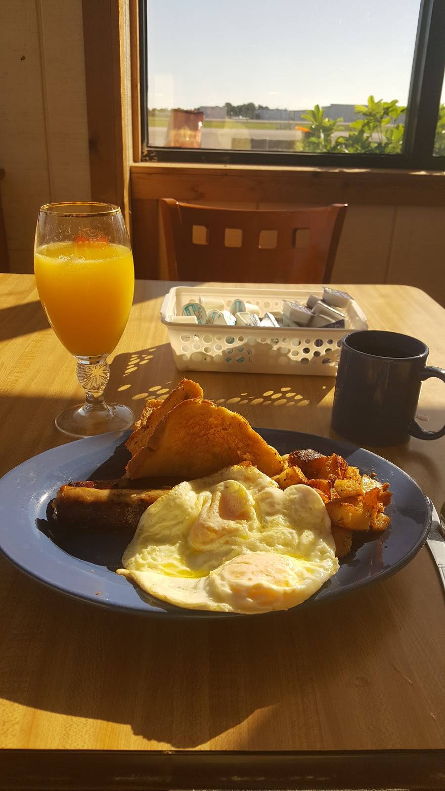 Airport Tiki | restaurant | 2982 Curtis King Blvd, Fort Pierce, FL 34946, USA | 7724892285 OR +1 772-489-2285