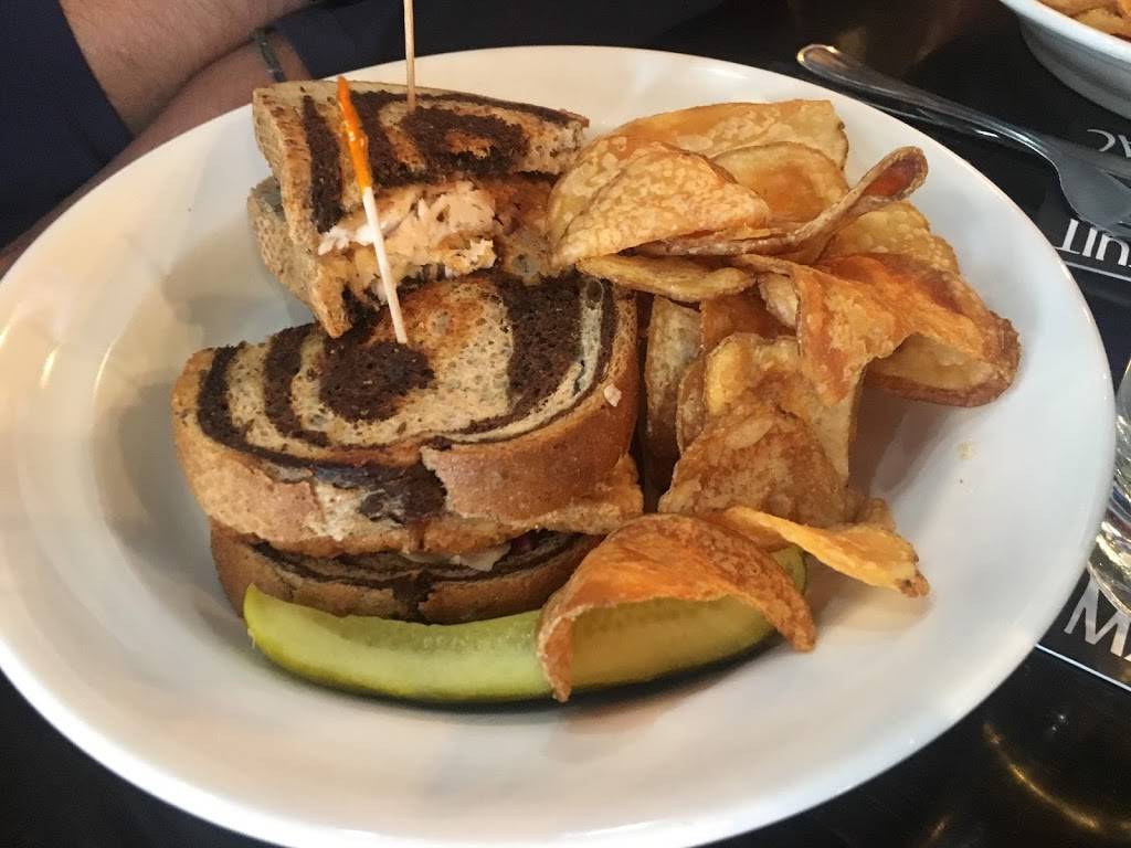 Seabiscuit Cafe | restaurant | 7337 Main St, Mackinac Island, MI 49757, USA | 9068473611 OR +1 906-847-3611