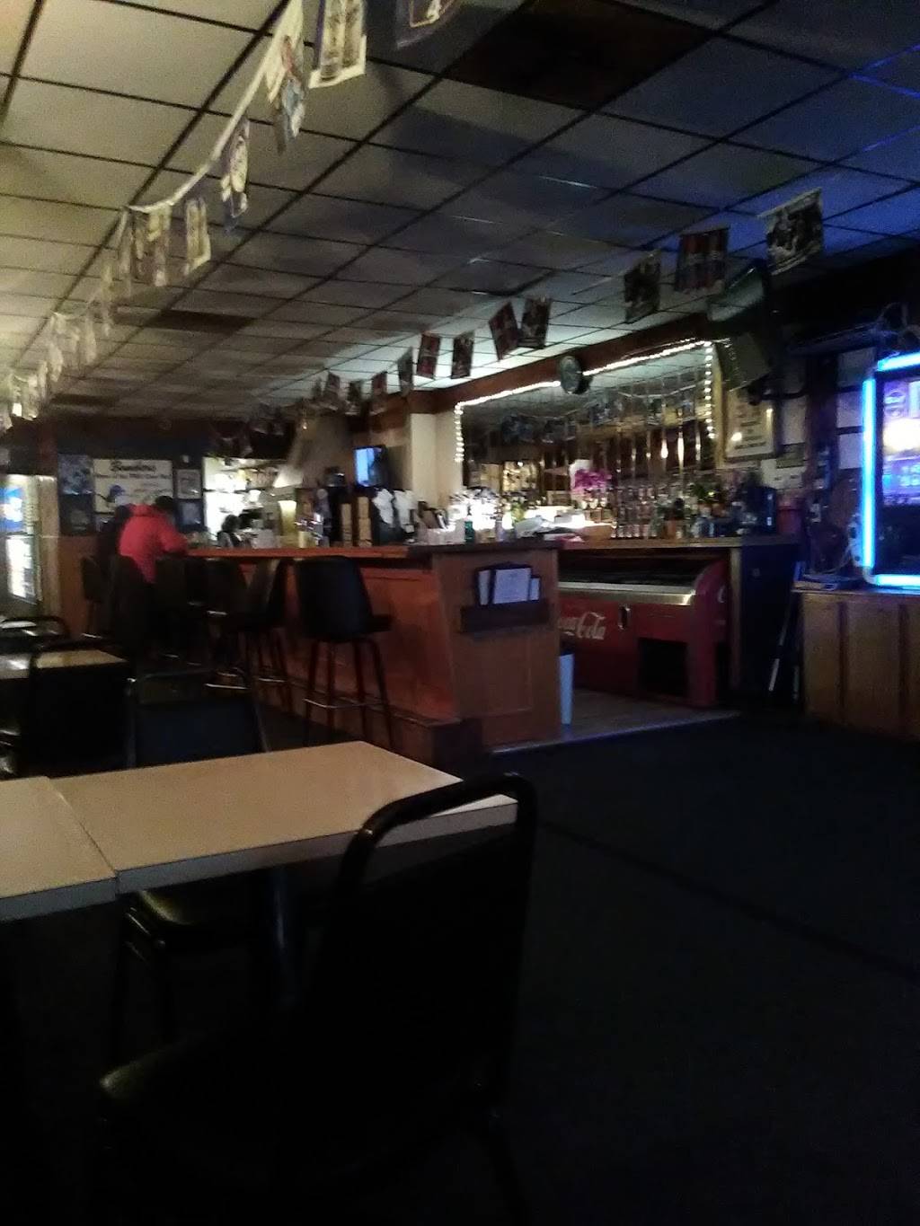 Bombers Bar & Grill | restaurant | 107 4th St, Coleman, MI 48618, USA | 9894656891 OR +1 989-465-6891