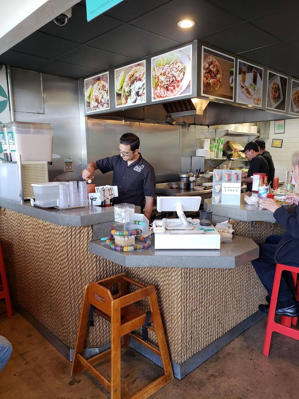 TJ Oyster Bar | restaurant | 4246 Bonita Rd, Bonita, CA 91902, USA | 6192674577 OR +1 619-267-4577