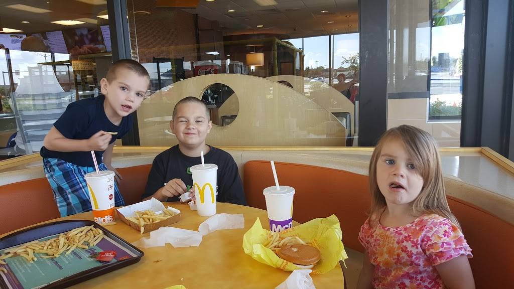 McDonalds | restaurant | 840 Eisenhower Dr, Kimberly, WI 54136, USA | 9207359292 OR +1 920-735-9292