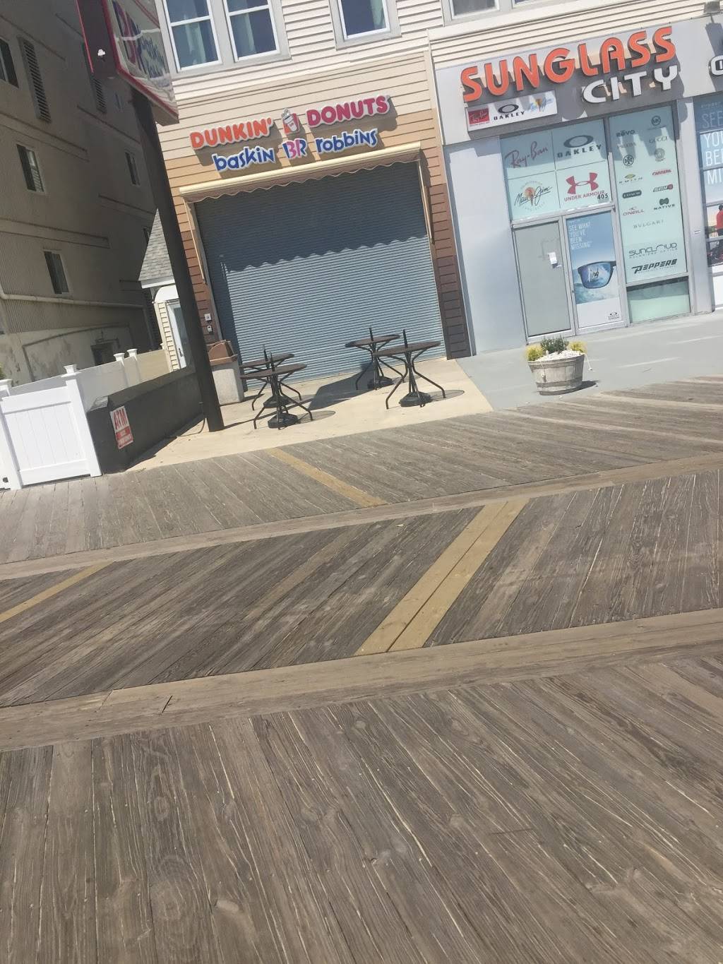 Dunkin Donuts | bakery | 405 N Boardwalk Unit 3, Ocean City, MD 21842, USA | 4102892081 OR +1 410-289-2081