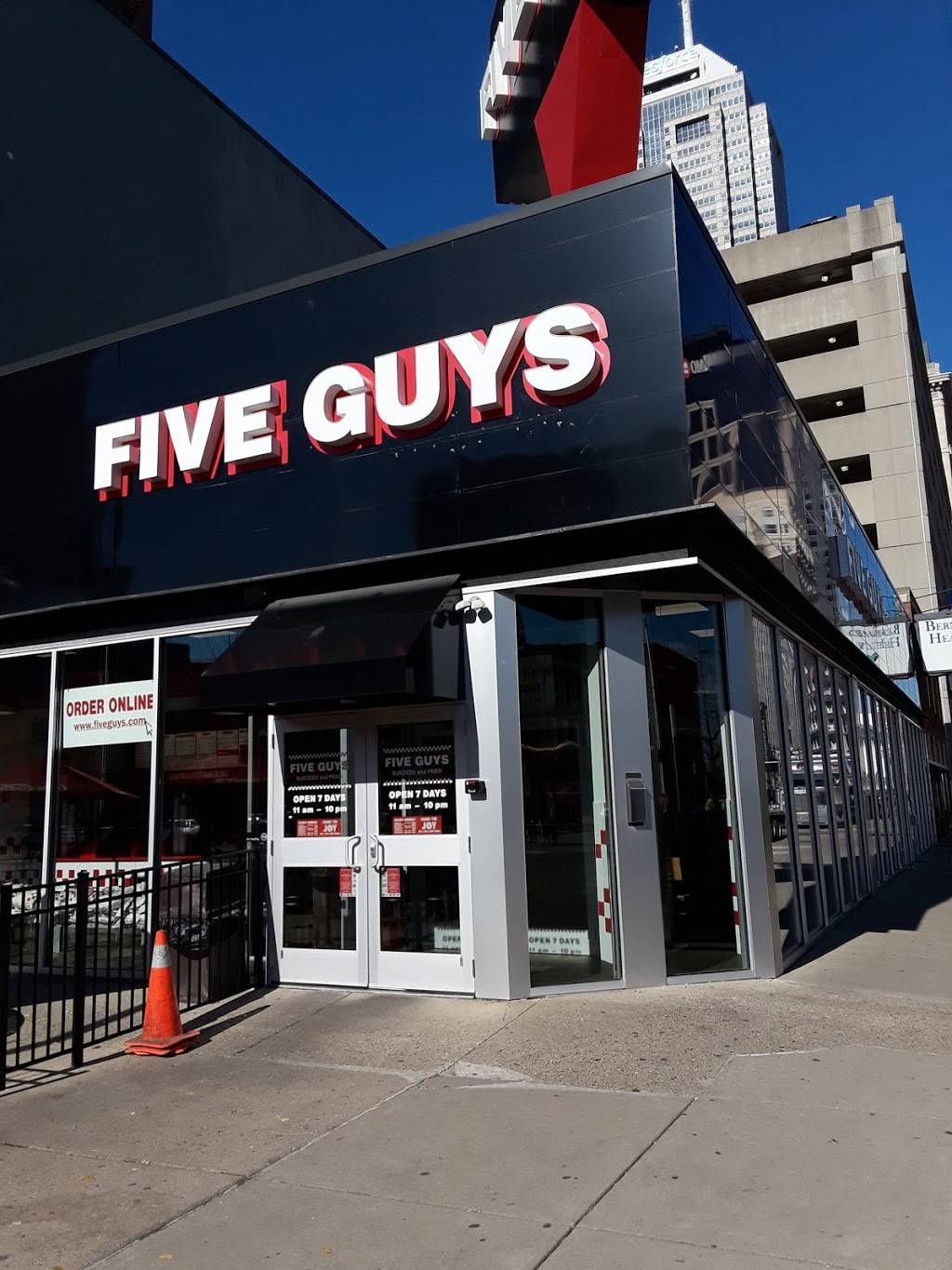 Five Guys | meal takeaway | 48 E Washington St, Indianapolis, IN 46204, USA | 3172208632 OR +1 317-220-8632