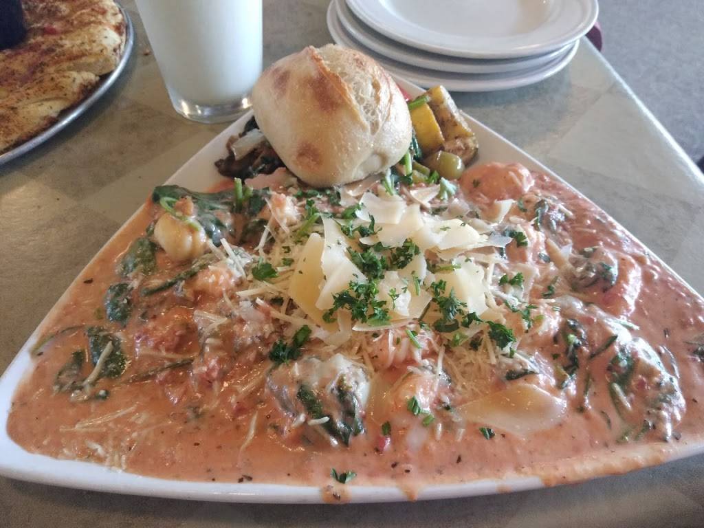 Zanos Family Italian & Pizzeria | restaurant | 11401 Donner Pass Rd, Truckee, CA 96161, USA | 5305877411 OR +1 530-587-7411