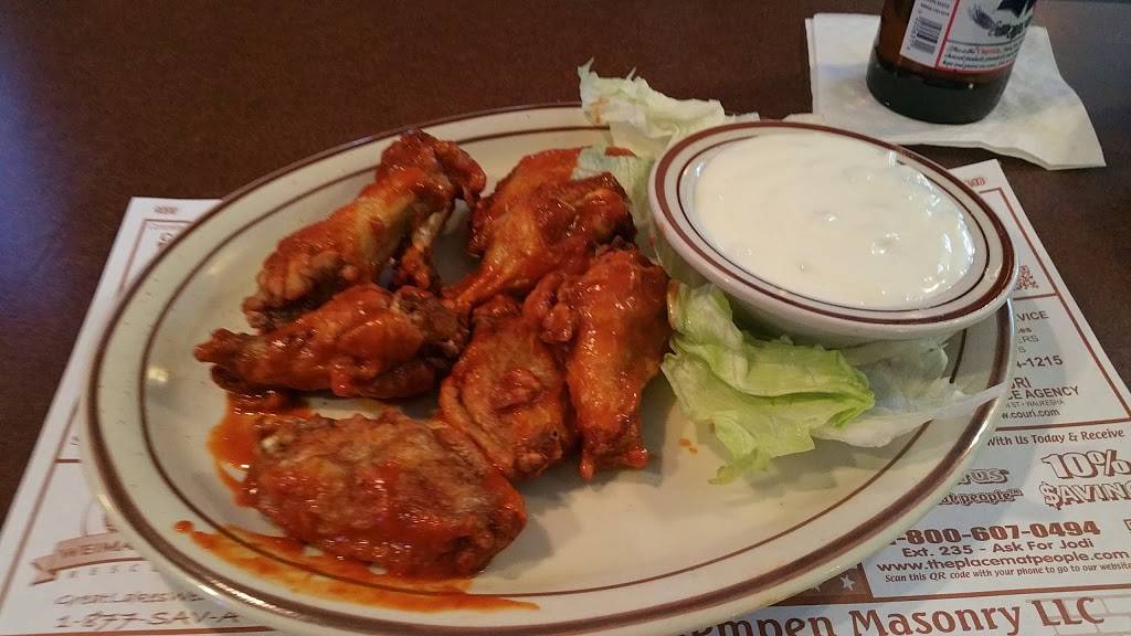 Four Star Family Restaurant | restaurant | 120 Simmons Ave, Pewaukee, WI 53072, USA | 2626919555 OR +1 262-691-9555