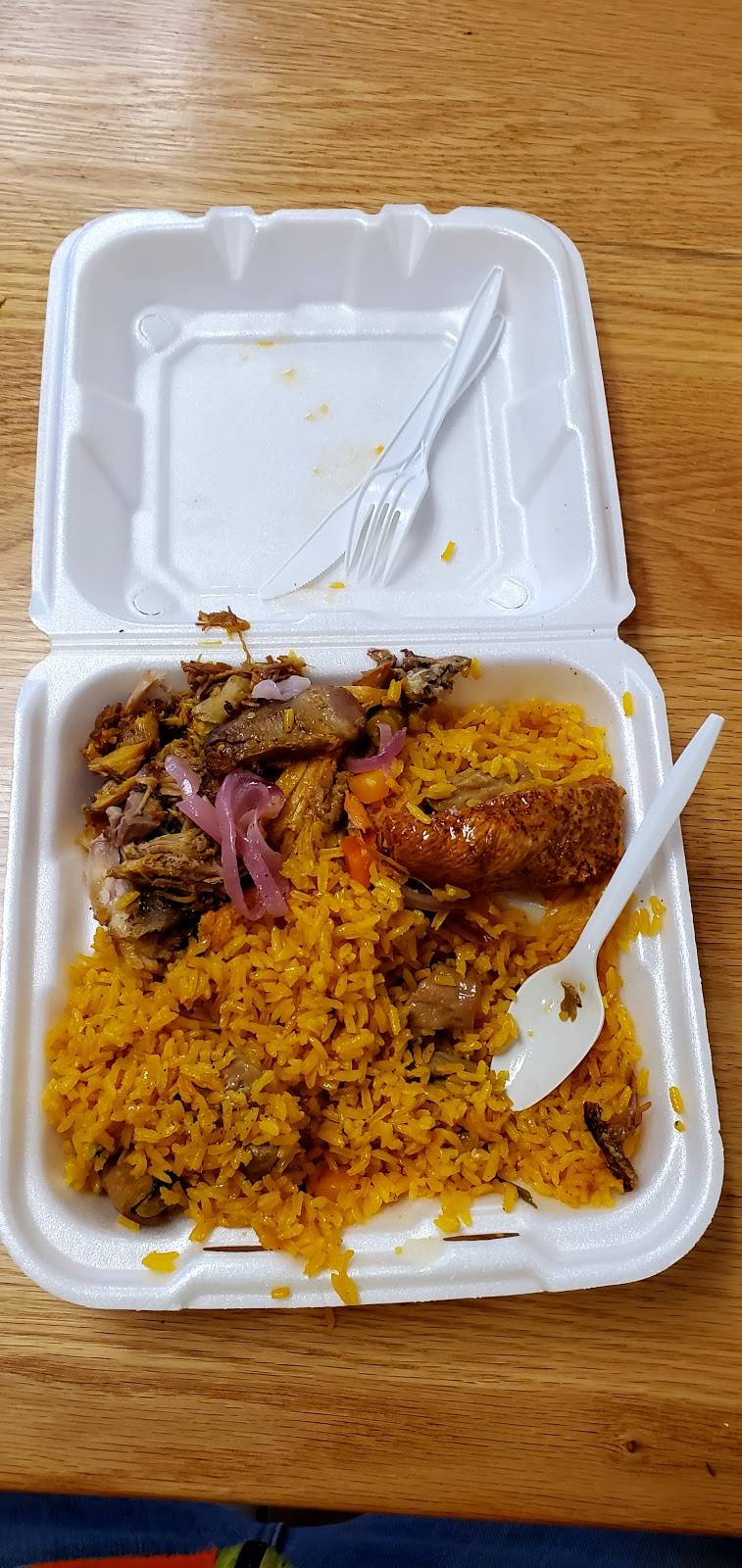 De Todo Un Poco Spanish Restaurant | restaurant | 152 Rifle St, Springfield, MA 01105, USA | 4133177105 OR +1 413-317-7105