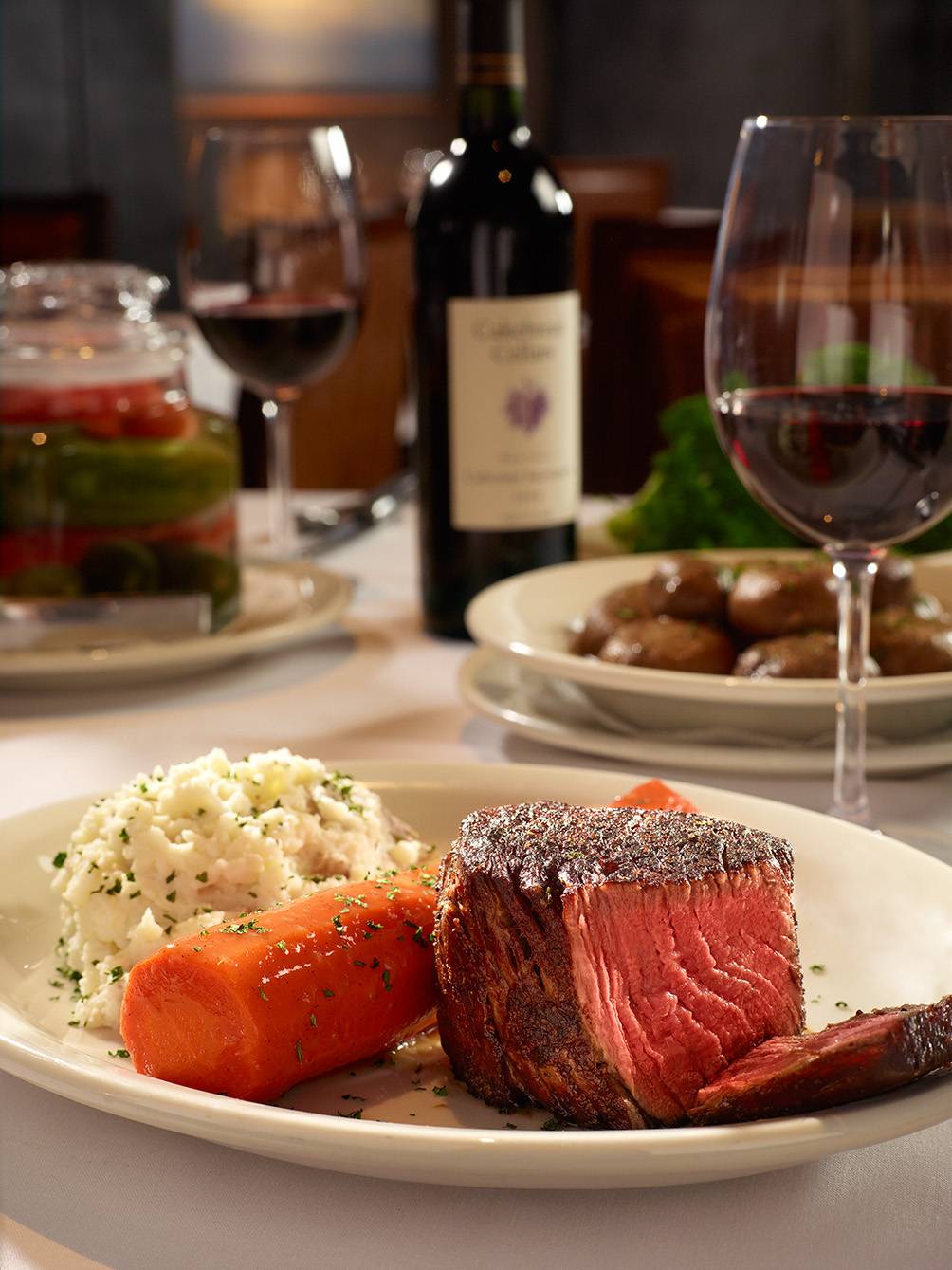 Bobs Steak & Chop House | restaurant | 250 5th Ave S, Nashville, TN 37203, USA | 6157613707 OR +1 615-761-3707