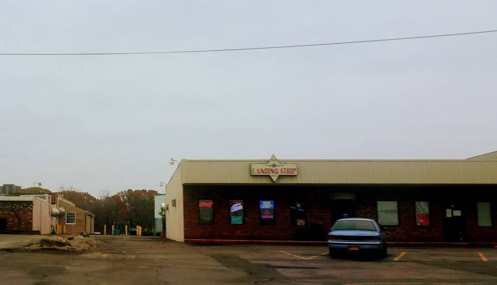 Landing Strip | restaurant | 1280 Scottsville Rd #10, Rochester, NY 14624, USA | 5856229444 OR +1 585-622-9444