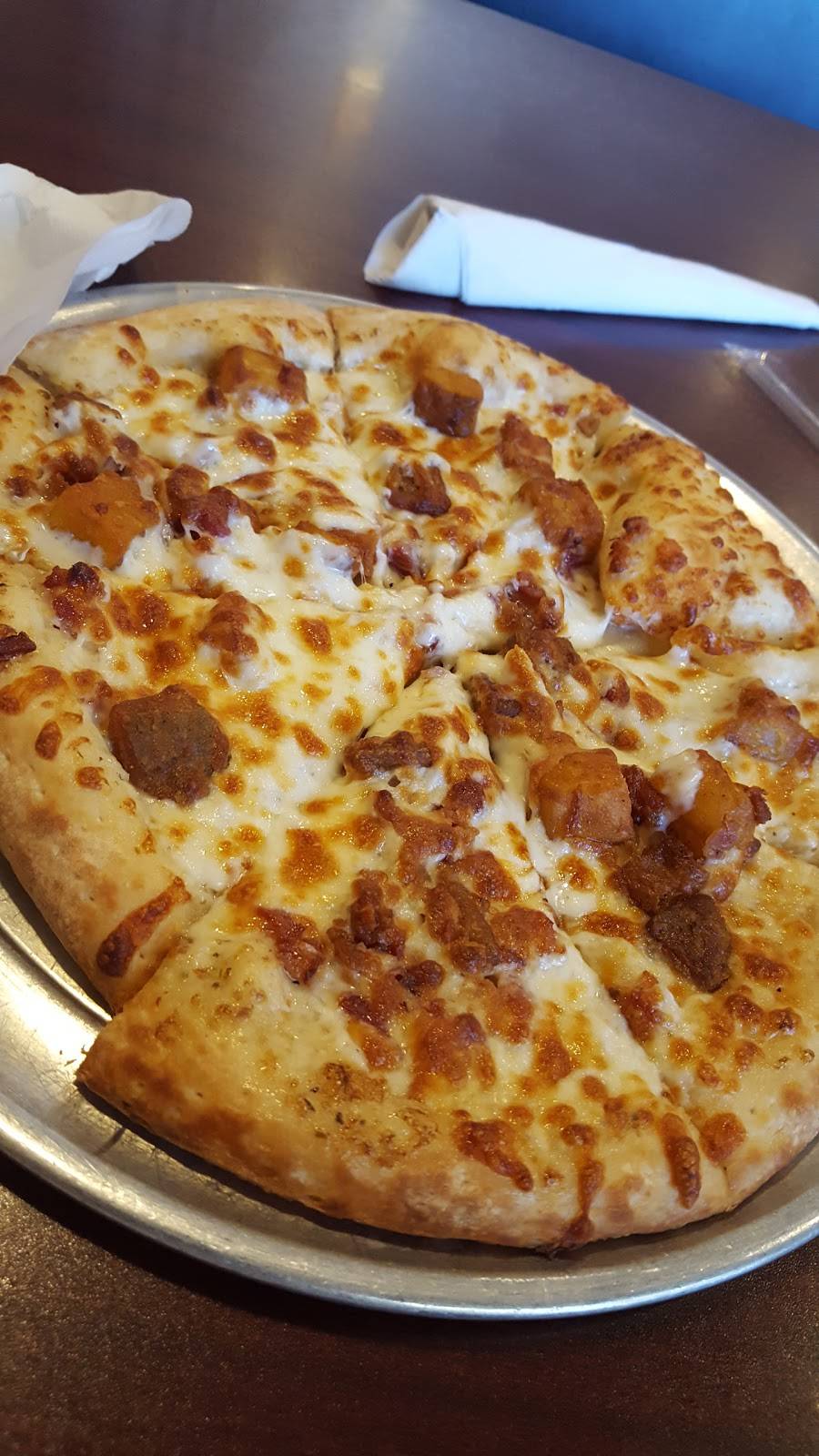 Goodfellas Pizza | restaurant | 103 Colonels Way, Henryville, IN 47126, USA | 8122943343 OR +1 812-294-3343