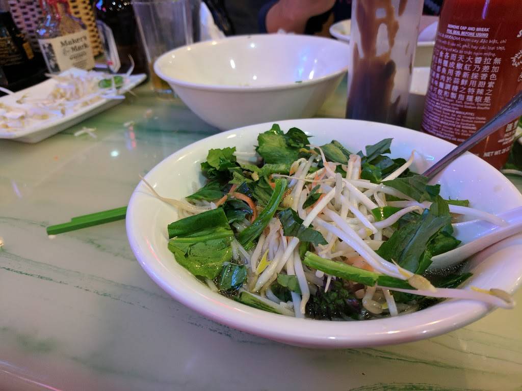 Pho Xe Lua | restaurant | 1021 W Argyle St, Chicago, IL 60640, USA | 7732757512 OR +1 773-275-7512