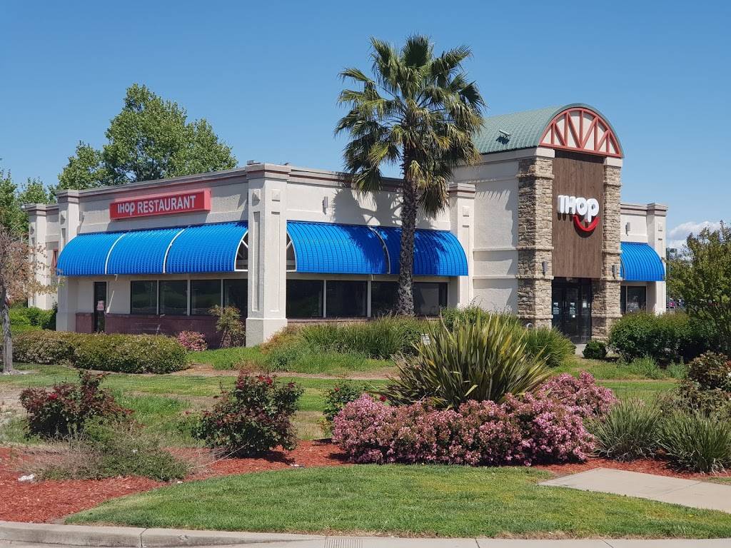 IHOP | bakery | 1421 Meadowview Rd, Sacramento, CA 95832, USA | 9164274467 OR +1 916-427-4467