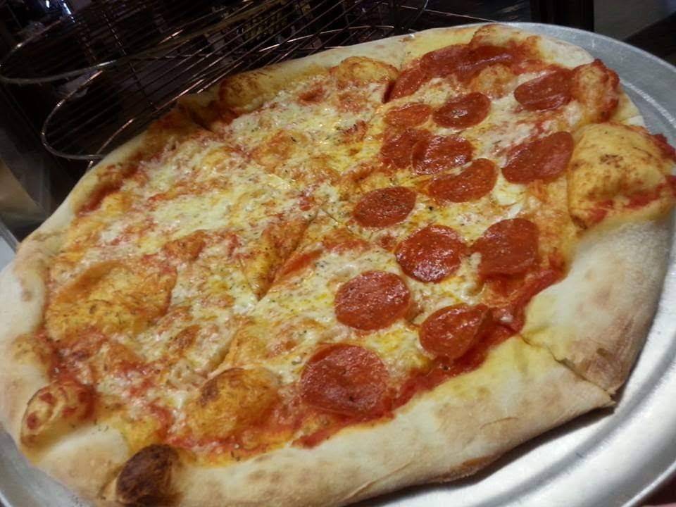 Lindys Country Store | restaurant | 405 Middle Rd, Brentwood, NH 03833, USA | 6036428101 OR +1 603-642-8101