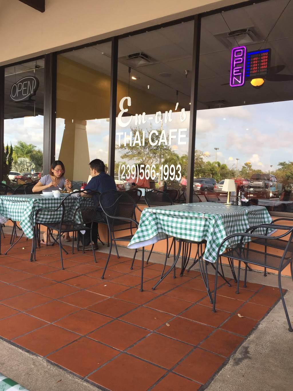 Em-Ons Thai Cafe | restaurant | 2364 Immokalee Rd, Naples, FL 34110, USA | 2395661993 OR +1 239-566-1993