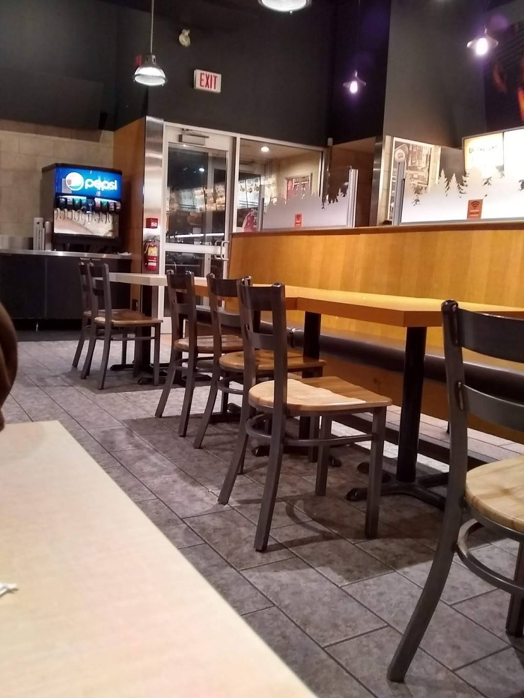 Harveys | restaurant | 175 Consumers Dr, Whitby, ON L1N 1C4, Canada | 9056659261 OR +1 905-665-9261