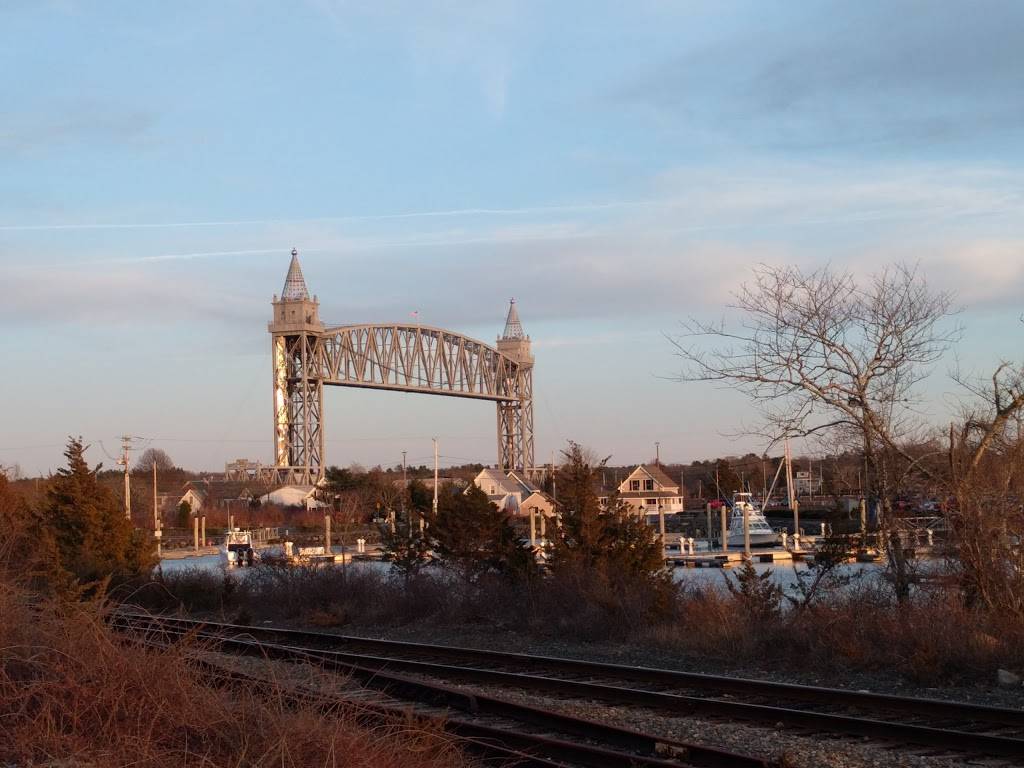 Buzzards Bay Marina | restaurant | 2 Main St, Buzzards Bay, MA 02532, USA | 5087591880 OR +1 508-759-1880