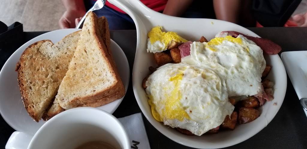 Hy-Vee Market Grille | restaurant | 420 Court Ave, Des Moines, IA 50309, USA | 5152432263 OR +1 515-243-2263