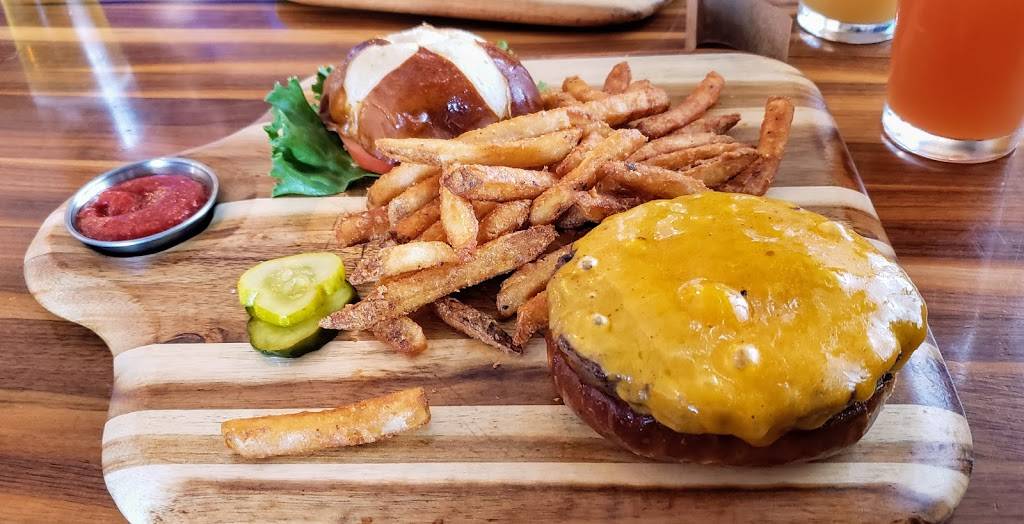 Austin Brothers Beer Company | restaurant | 821 W Miller St, Alpena, MI 49707, USA | 9893402300 OR +1 989-340-2300