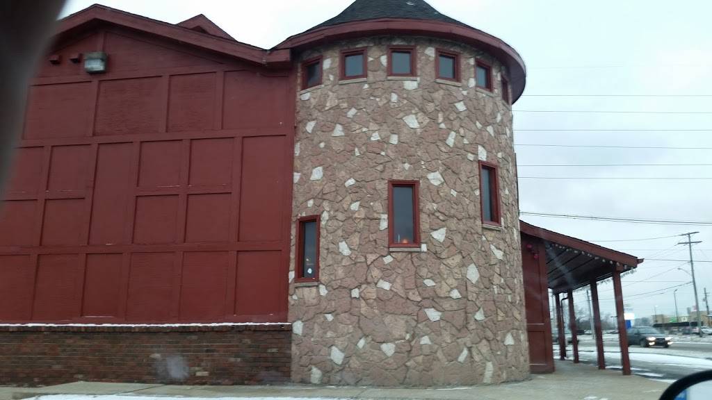 Maxis Food & Spirit Barn | restaurant | 114 Ireland Rd, South Bend, IN 46614, USA | 5742919181 OR +1 574-291-9181