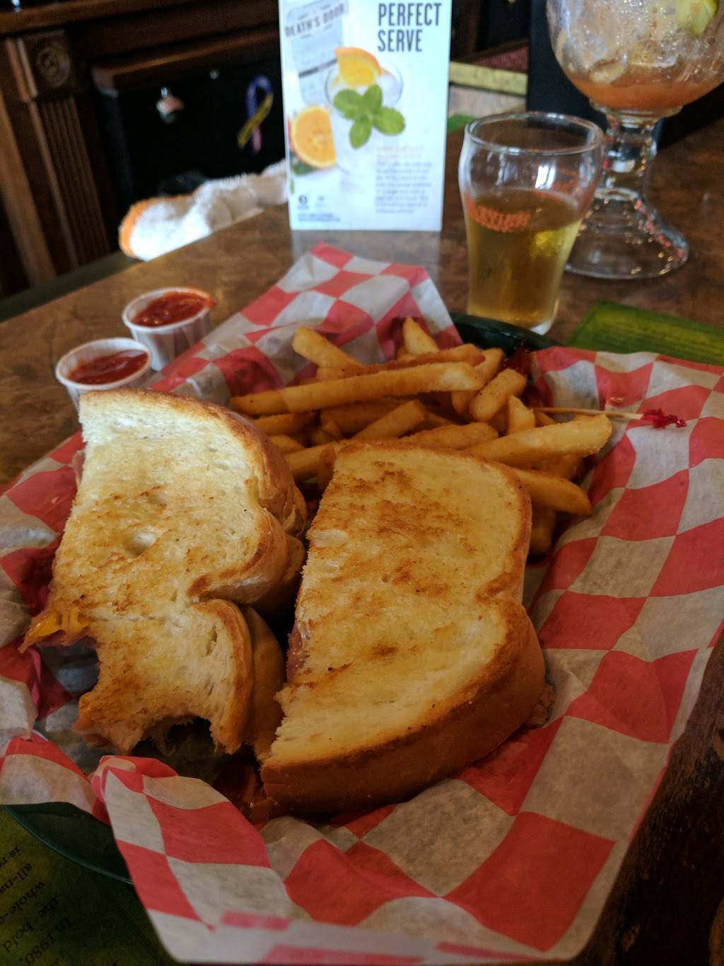 Nickys Lionhead Restaurant | restaurant | 331 Main Ave, De Pere, WI 54115, USA | 9209832991 OR +1 920-983-2991