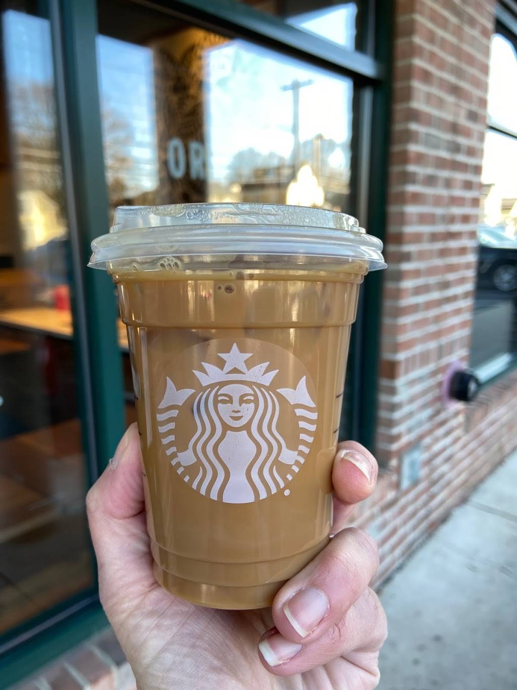 Starbucks | cafe | 29 Enon St, Beverly, MA 01915, USA | 9789220885 OR +1 978-922-0885