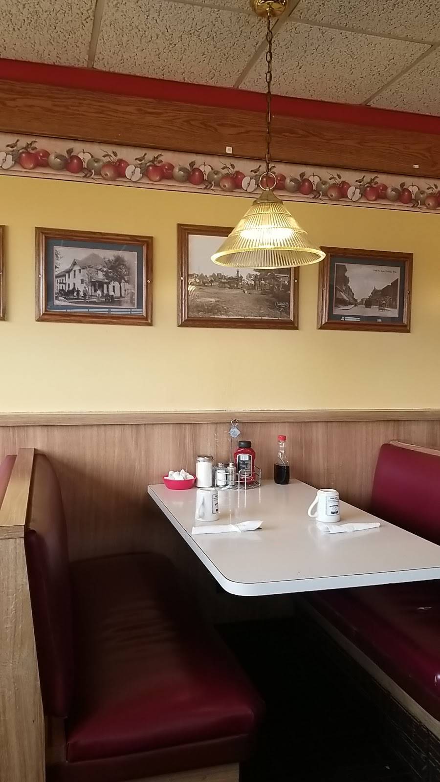 Red Apple Restaurant | restaurant | 1152 E Wisconsin St, Portage, WI 53901, USA | 6087459000 OR +1 608-745-9000