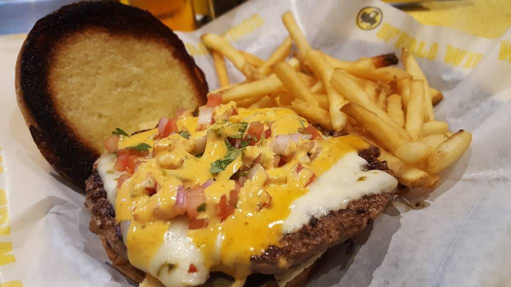 Buffalo Wild Wings | restaurant | 2515 Southlake Mall Drive, Merrillville, IN 46410, USA | 2197949453 OR +1 219-794-9453