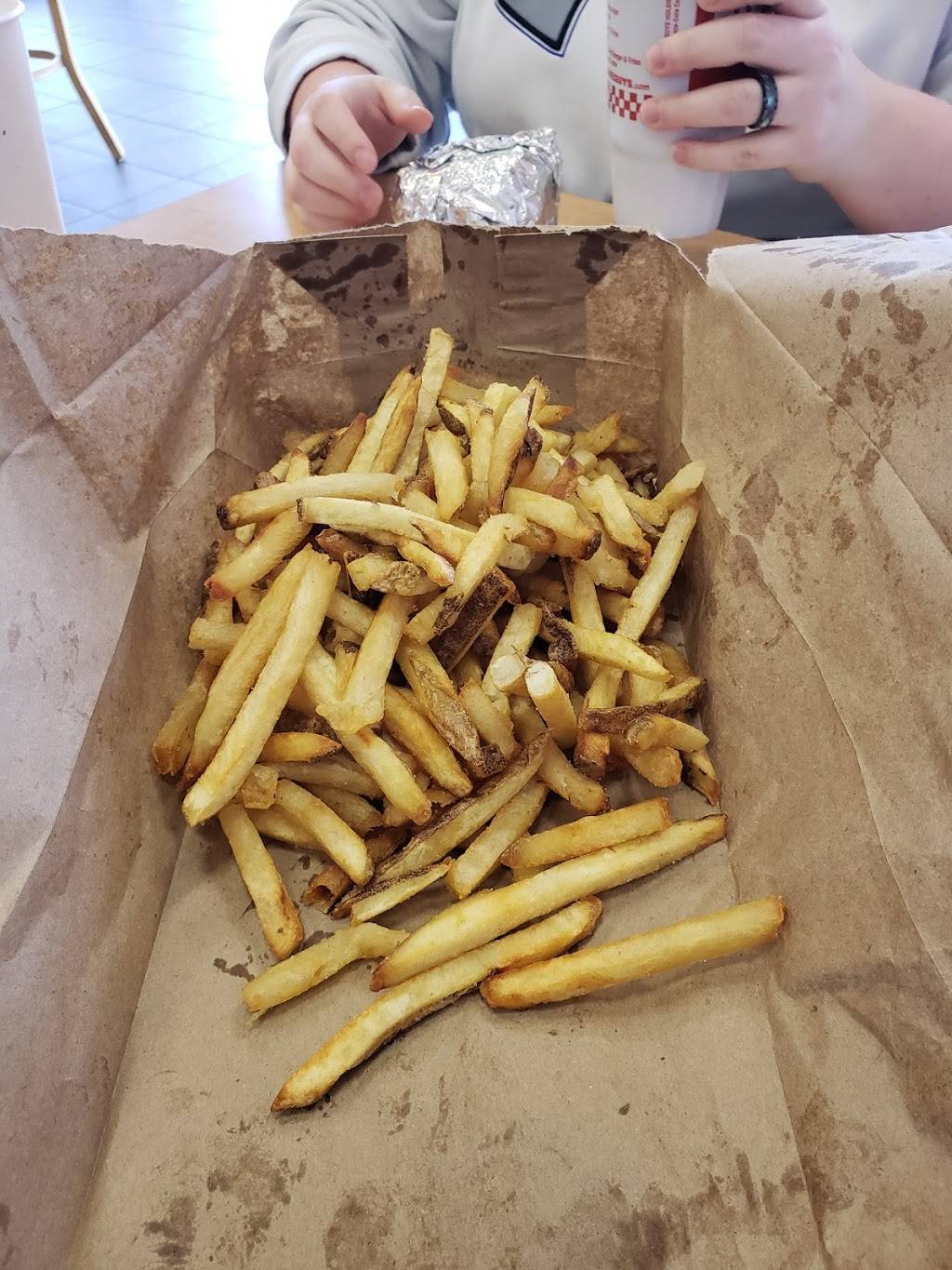 Five Guys | meal takeaway | 22641 Gratiot Ave, Eastpointe, MI 48021, USA | 5867733483 OR +1 586-773-3483